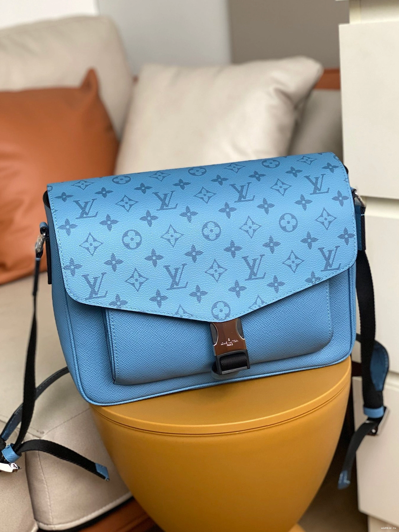 WIS MESSENGER LOUIS VUITTON NEW 1212